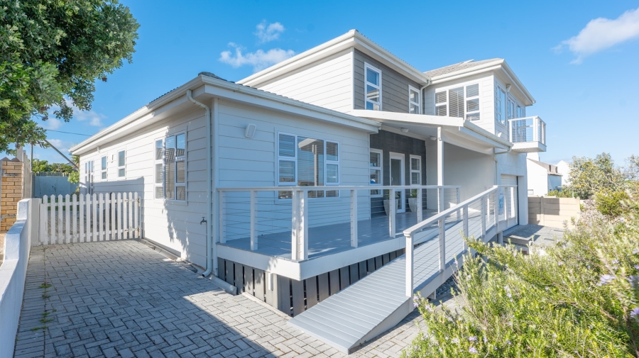 4 Bedroom Property for Sale in Struisbaai Western Cape